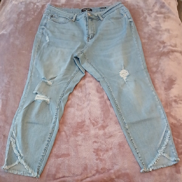 Judy Blue Ankle Cropped Blue Jeans - 16W - Picture 7 of 7